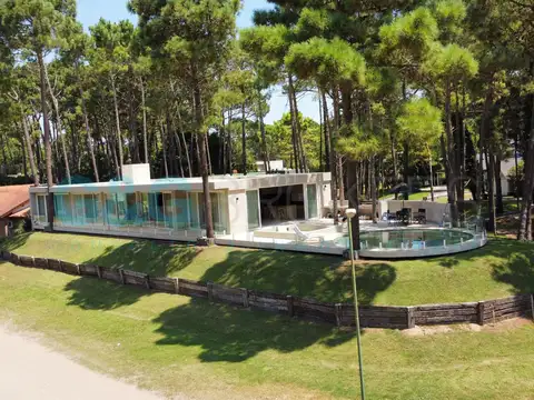 Casa en venta en Pinamar Zona Golf