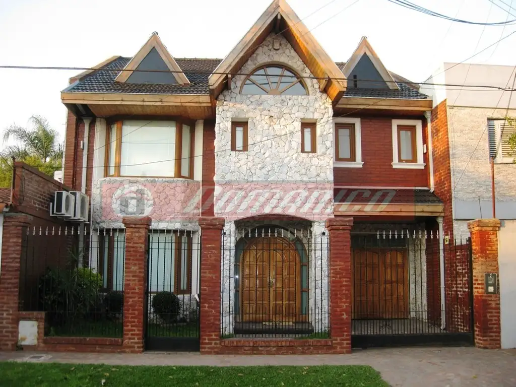 Casa - Venta - Argentina, CASTELAR - ISLAS MALVINAS 3063