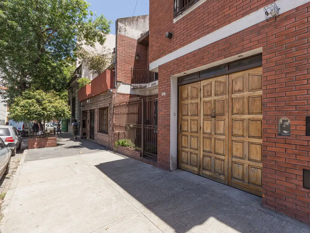 VENTA CASA 5 AMB-CABALLITO- APTO CREDITO - COCHERA