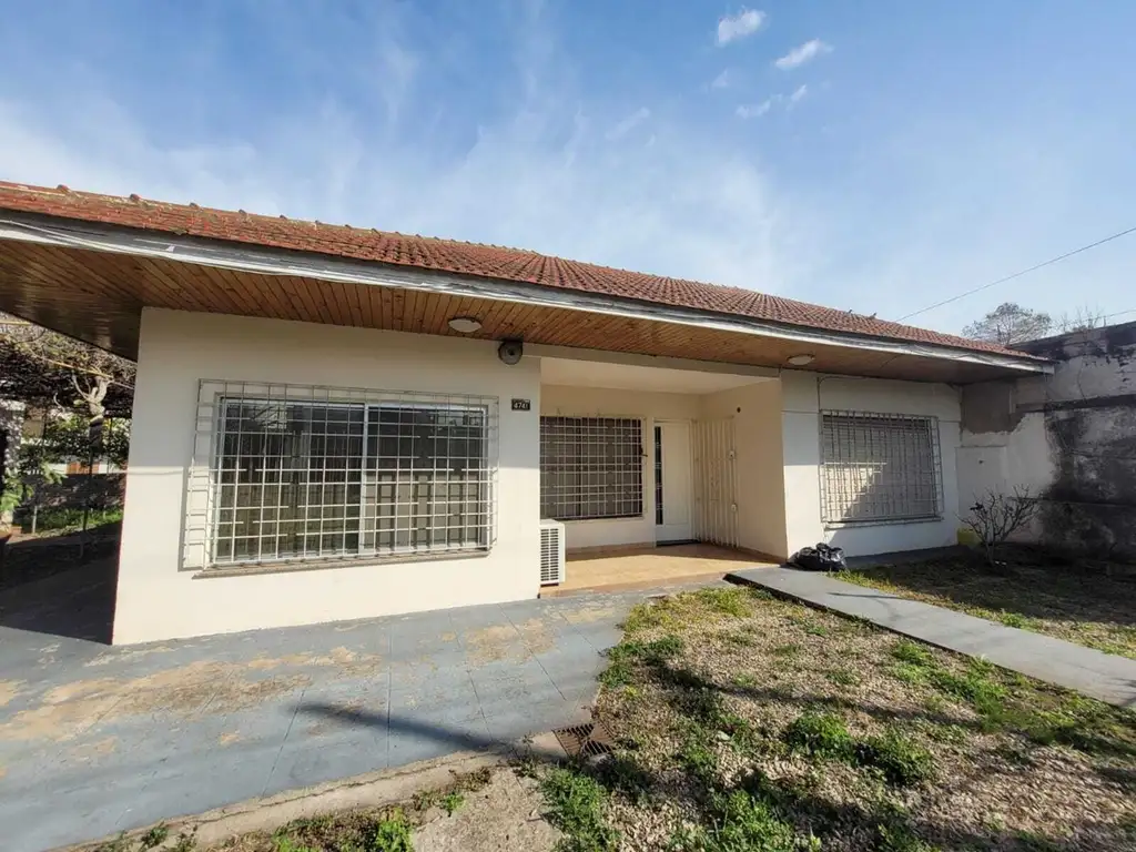 IMPONENTE CHALET EN VENTA, EXCELENTE ESTADO SOBRE DOS LOTES VENDE JUNTOS O SEPARADOS