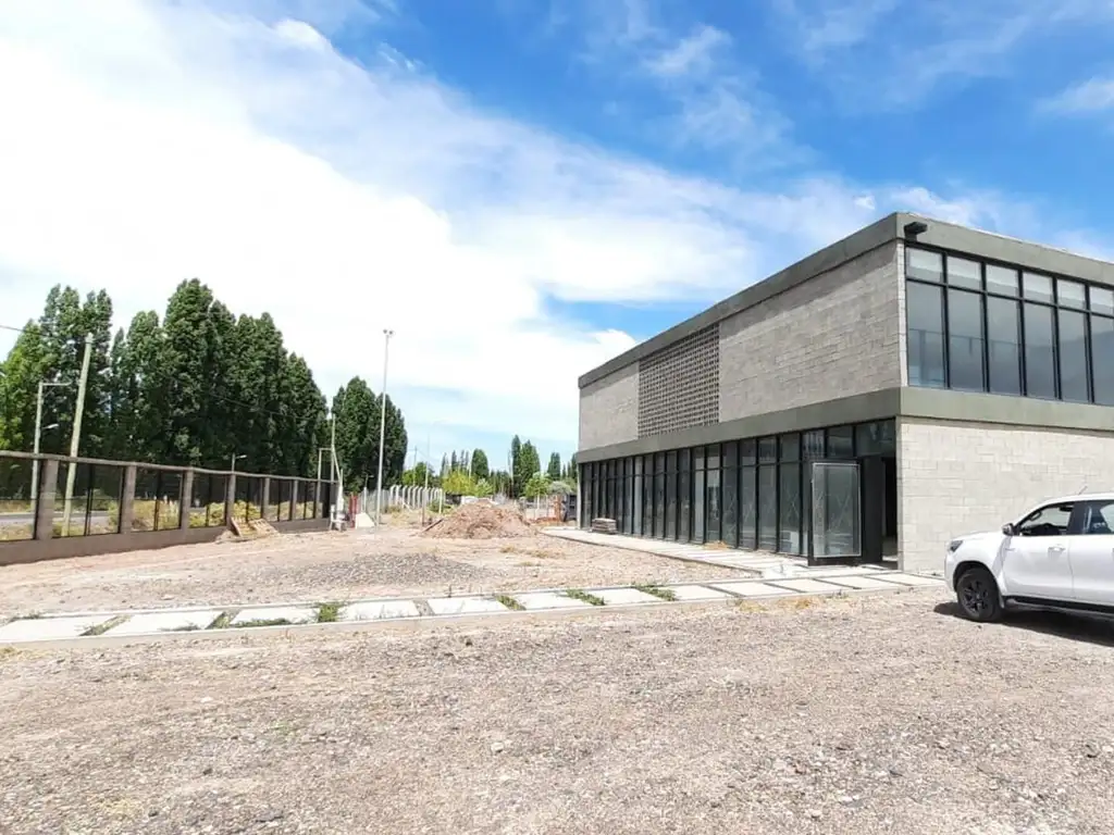 Predio 5 Has con galpon 2000 m2 y oficinas 300 m2 - Neuquén