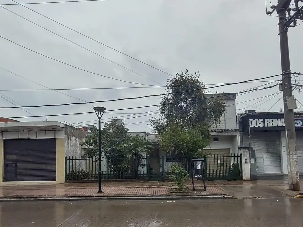 Casa en venta - 3 Dormitorios 1 Baño - Cochera - 324Mts2 - Grand Bourg, Malvinas Argentinas