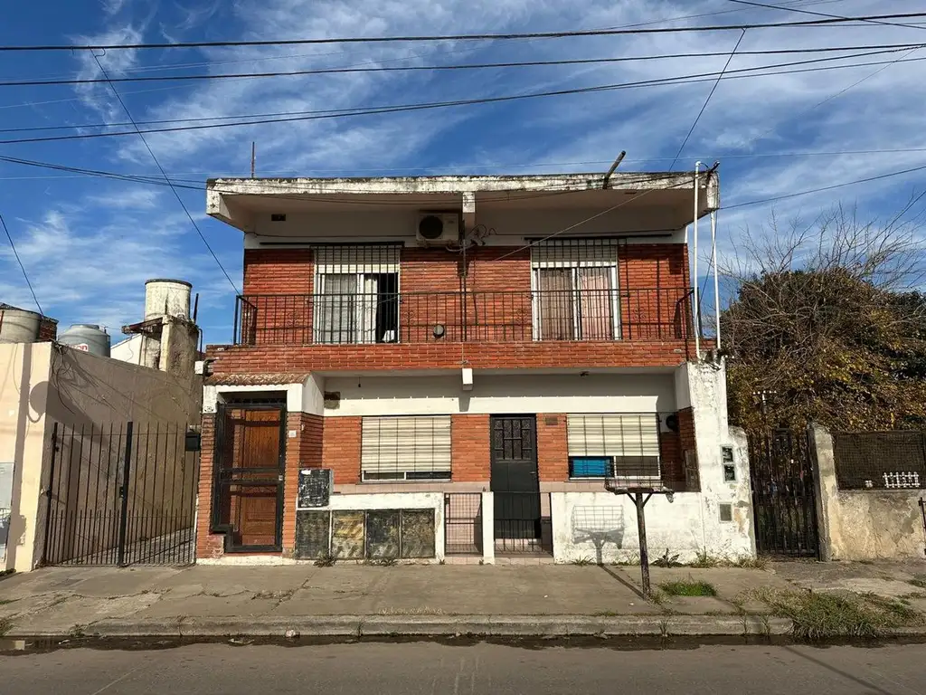 Venta de Ph 2 amb. en PB con patio. Apto crédito.