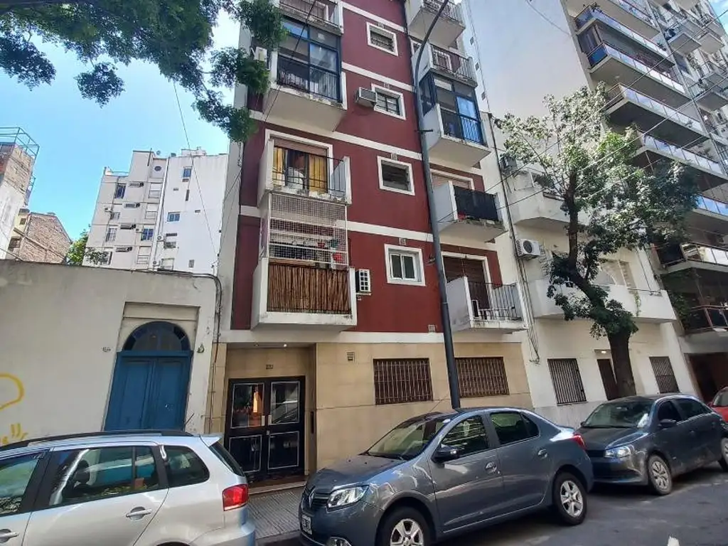 VENTA 1 AMBIENTE CON BALCON AL FRENTE.J JAURES AL 1100