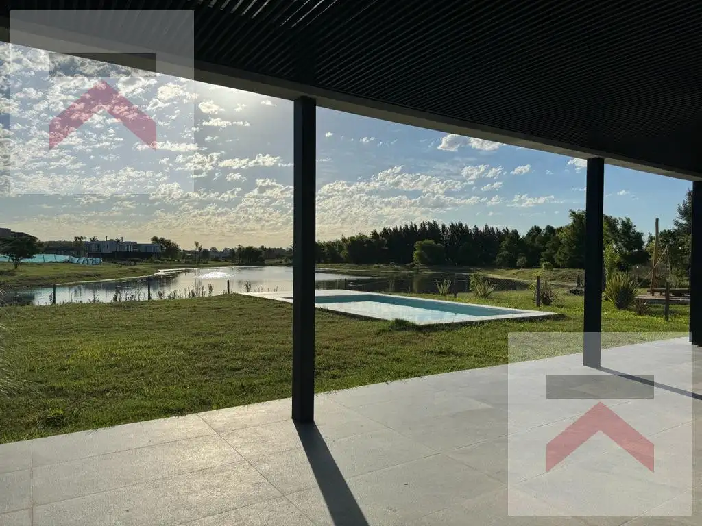 Oportunidad Casa en LOTE AL AGUA piscina en Chacras de la Reserva Cardales