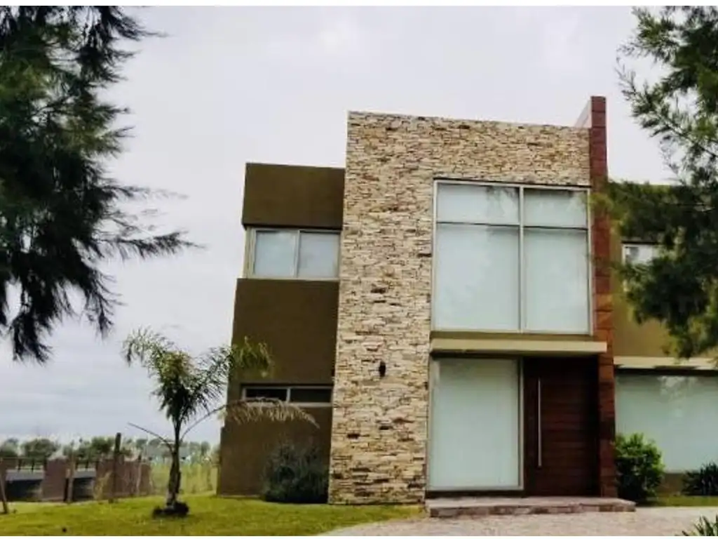 Hermosa casa en Barrio Náutico El Cazal (Escobar)