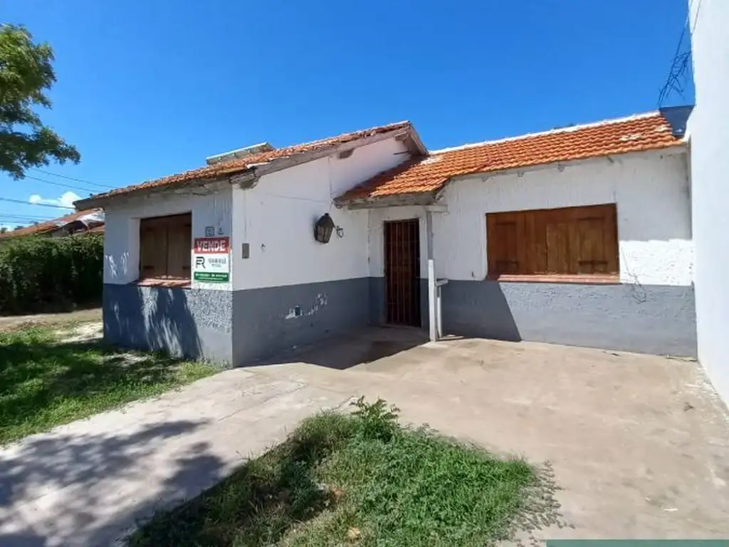 Casa en venta de 2 dormitorios c/ cochera en Barrio Obrero