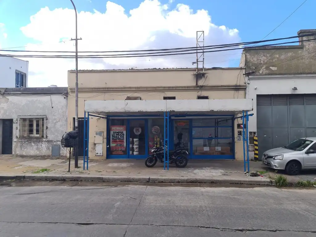 PH al Frente Compuesto de Local comercial y Dpto de 2 amb con patio - San Justo