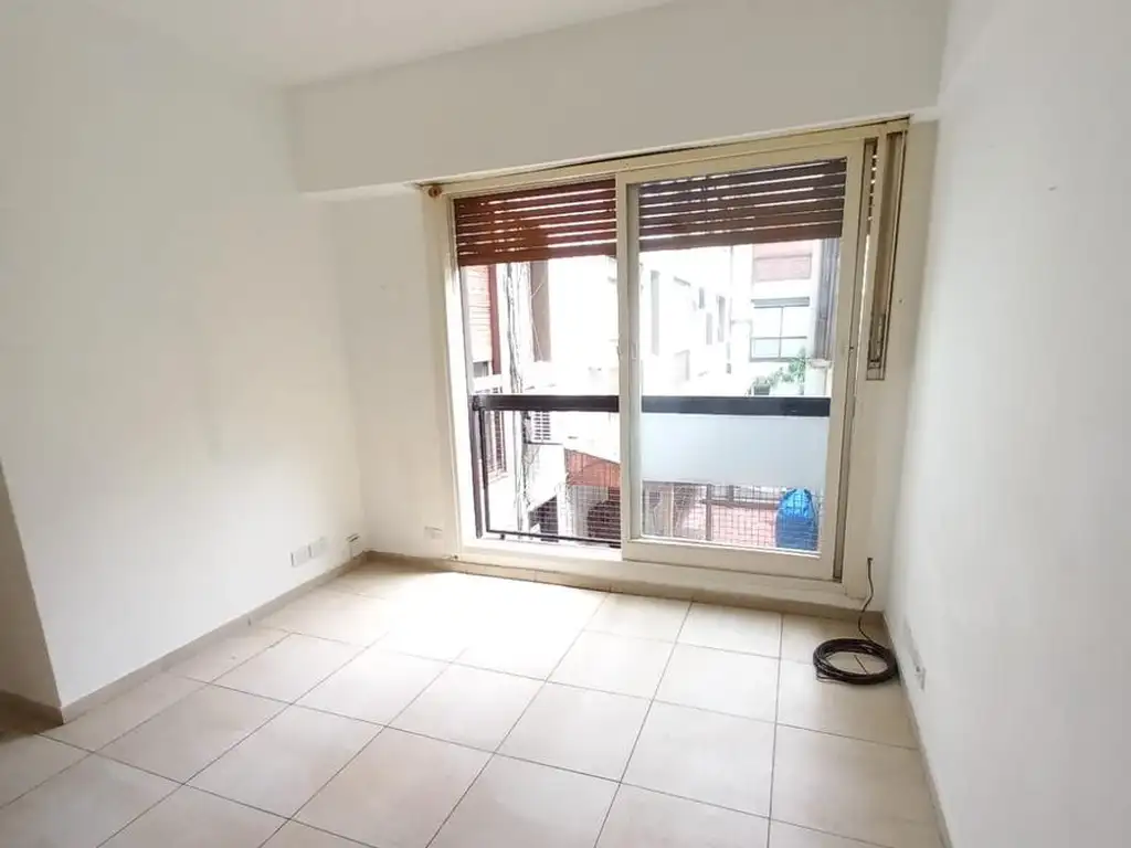 Centro departamento de 2 ambientes al frente, 32 m2, luminoso, apto vivienda o profesional