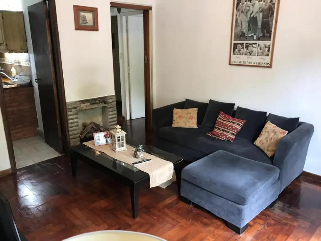 VENTA CASA DE 4 AMB REFACCIONADA C/COCHERA PARA/ 2 AUTOS Y PATIO CON PARRILLA. QUILMES OESTE