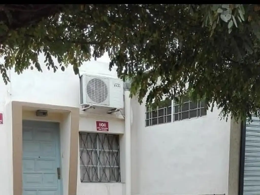 CASA CON LOCAL EN VENTA EN BARRIO LANUSSE