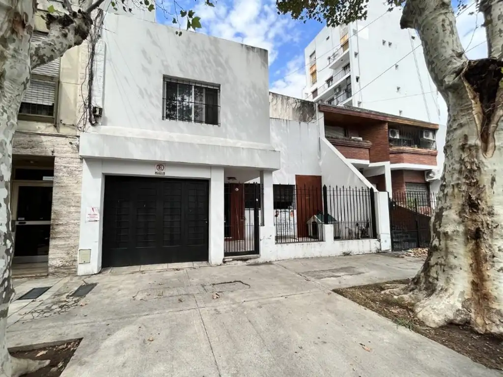 CASA 5 AMB EN VENTA CON PATIO/PARRILLA/COCHERA