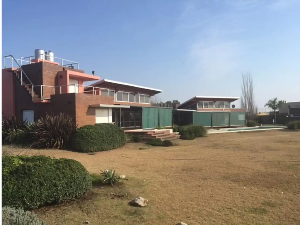 Excelente casa en venta en Hostal del Sol (Fisherton)