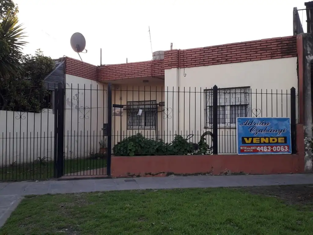 MORÓN SUR - CASA PH 3 AMBIENTES CON PATIO - COCHERA - JARDIN - PERMUTA POR MAYOR VALOR