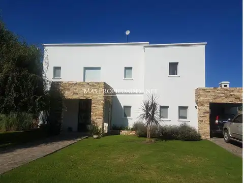 Casa en venta en Canning El Centauro 5 ambientes