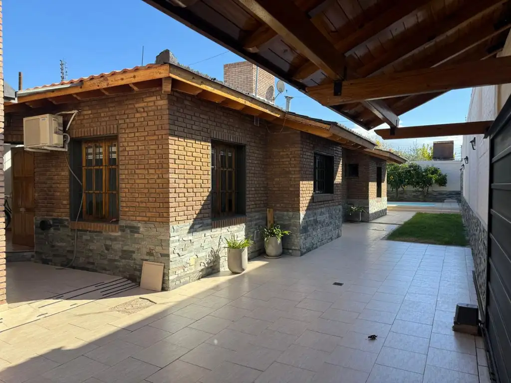 Casa - Venta - Argentina, Guaymallén - Silvano Rodriguez 4600