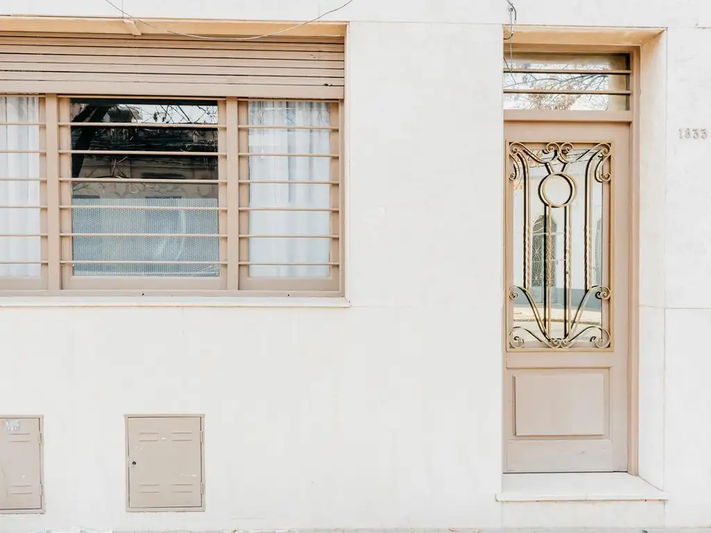 Casa  2 dormitorios en planta baja ayacucho 1833 República de la Sexta