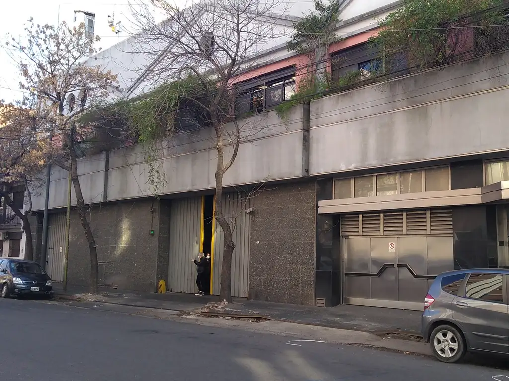 Galpón con oficinas en Barracas