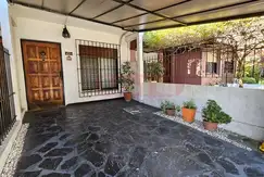 Venta Duplex 3 ambientes patio y cochera Olivos