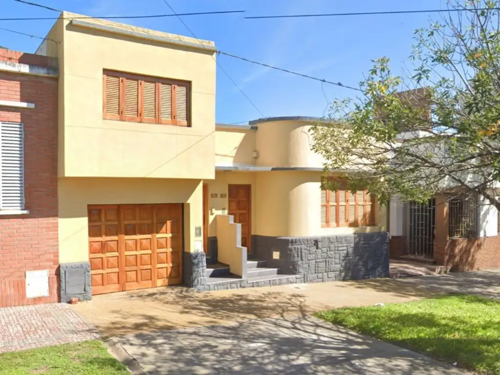 SE VENDE AMPLIA PROPIEDAD en calle Rosario del Tala