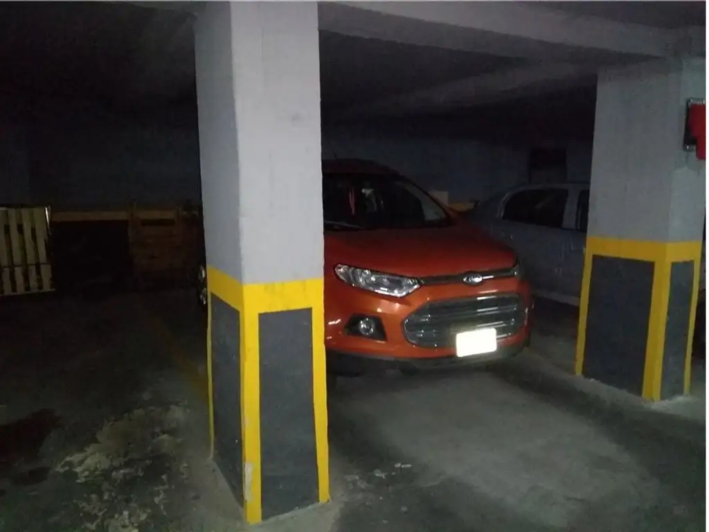 VENTA COCHERA CUBIERTA EN EDIFICIO PREMIUM