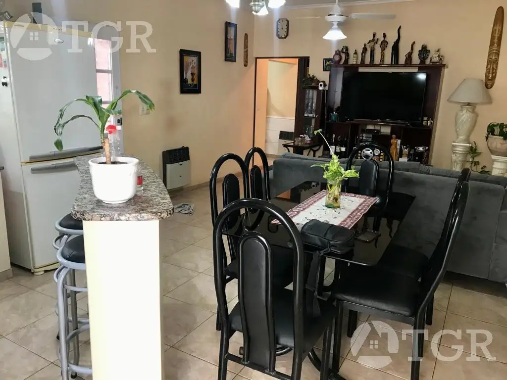 VENTA PH 4 AMB CON PATIO Y PARRILLA EN PABLO PODESTA