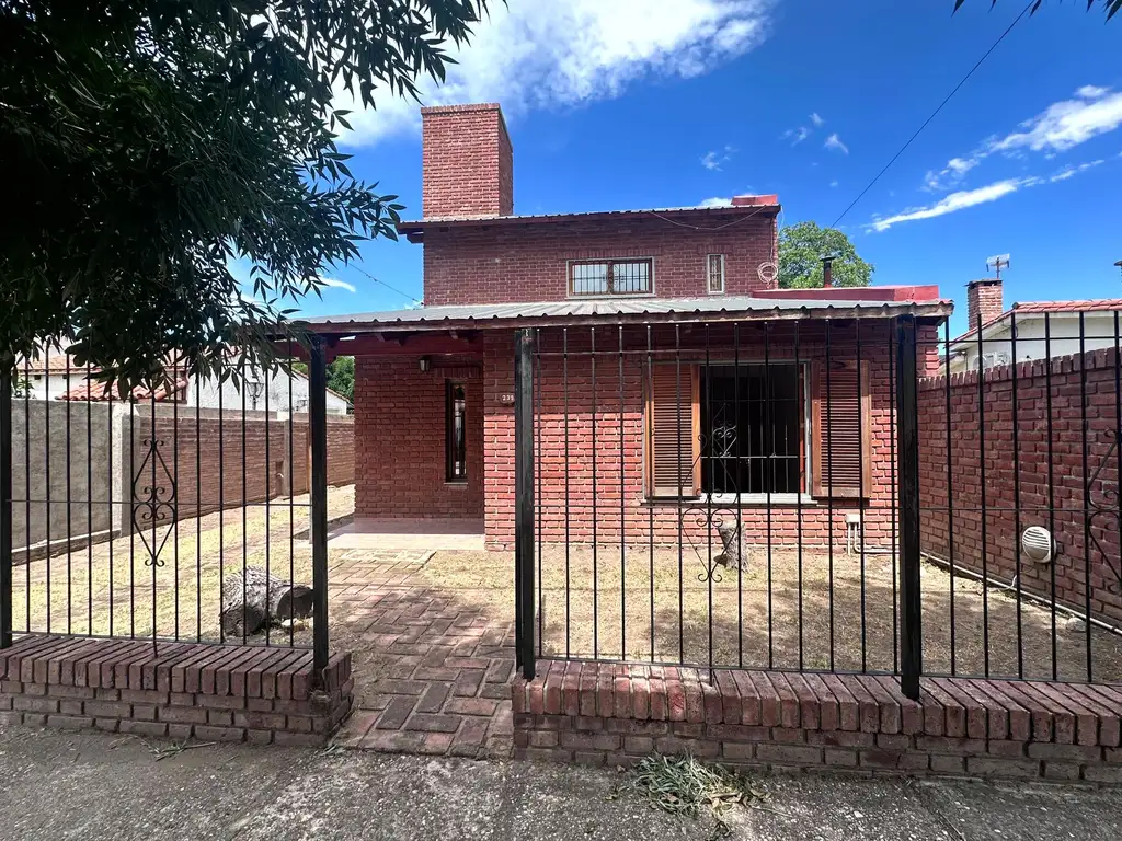 VENTA CASA COSQUIN 2 DORM QUINCHO GARAGE PATIO