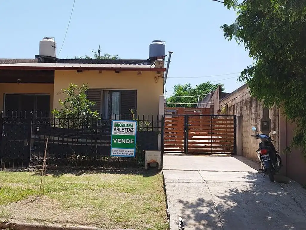 Casa, UBICADA en Vieytes entre Tucuman y Mitre.  - Colón, Entre Ríos