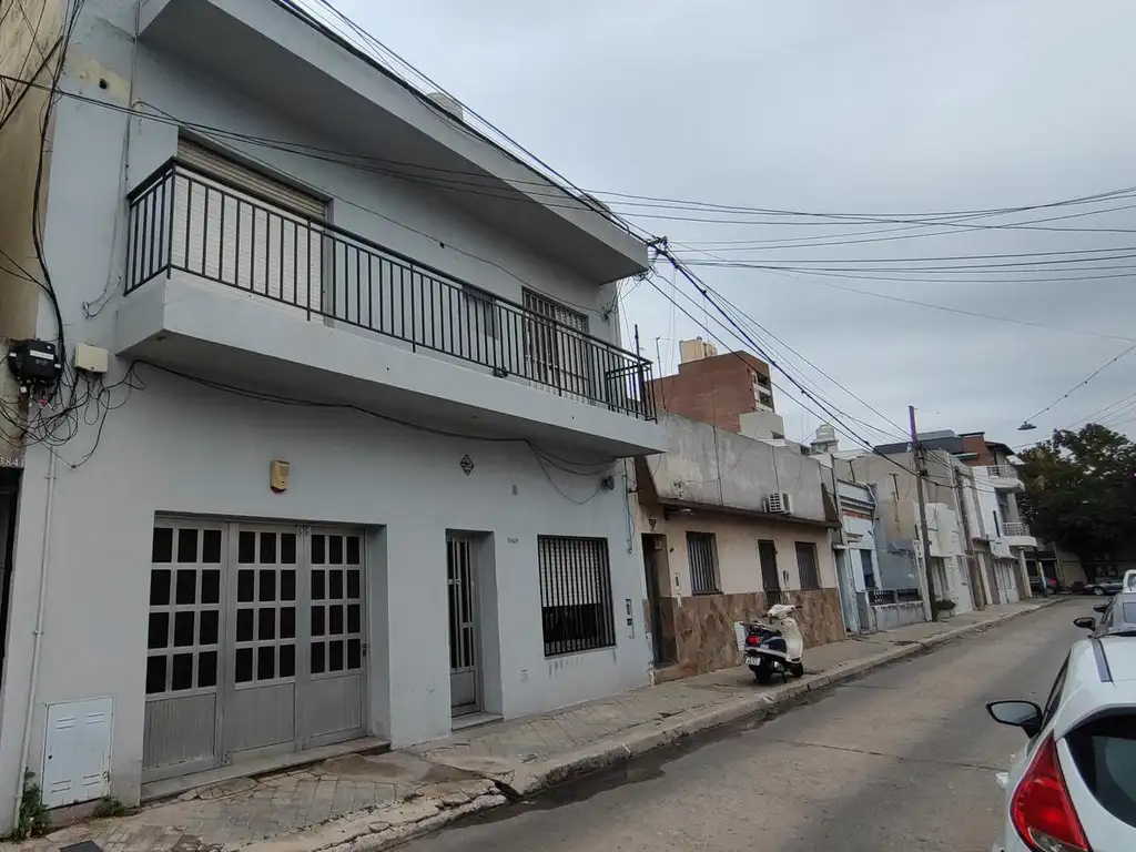 Casa en  Venta 3 dormitorios con cochera Rosario