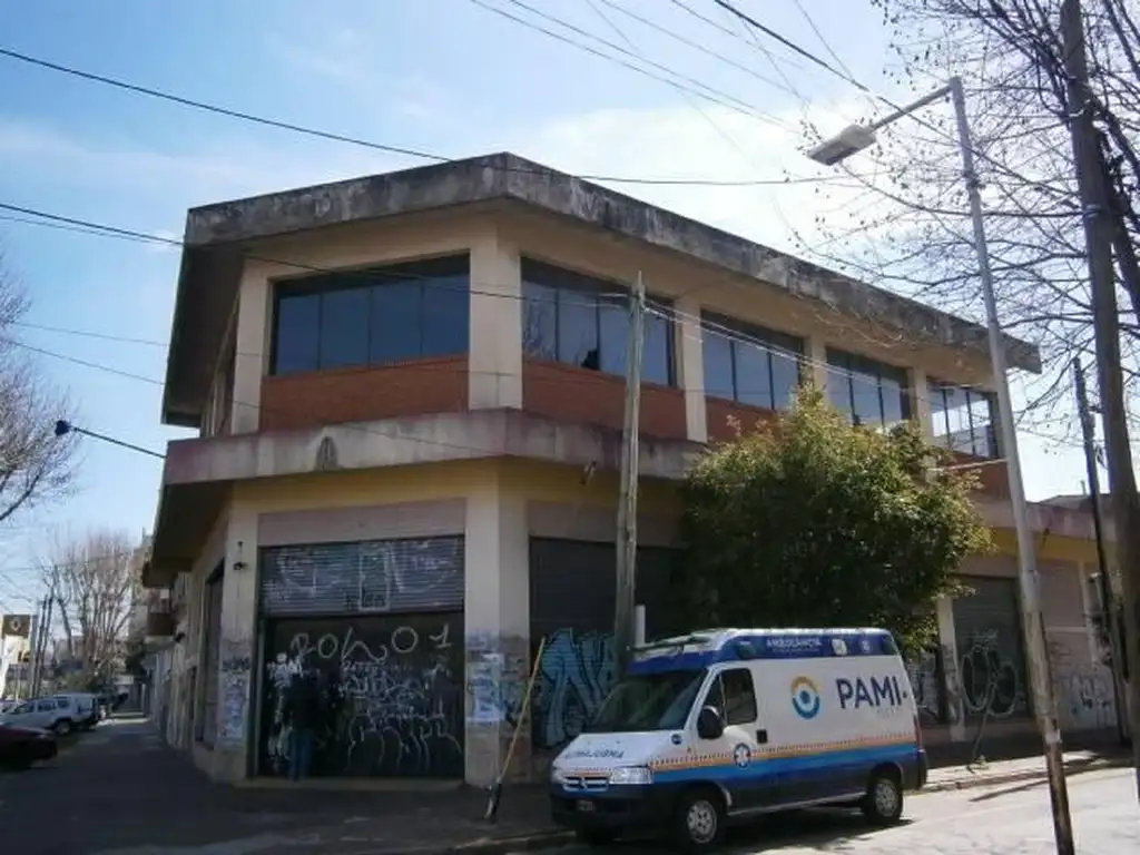 Inmueble comercial s/2 lotes de 494,93 m2, edificado 3 plant