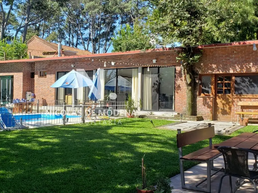 VENDE CASA DE 4 DORMITORIOS EN PLAYA MANSA, PUNTA DEL ESTE