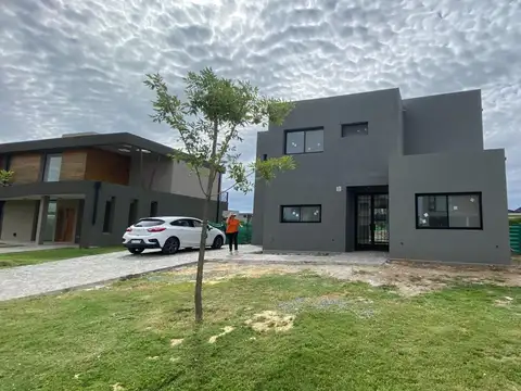 Casa en venta, a estrenar, lote interno, B° Ceibos, Puertos