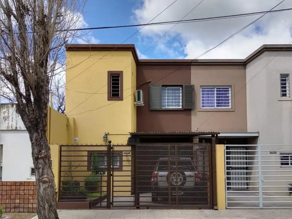 MUY LINDO DUPLEX CON 2 DORMITORIOS Y COCHERA