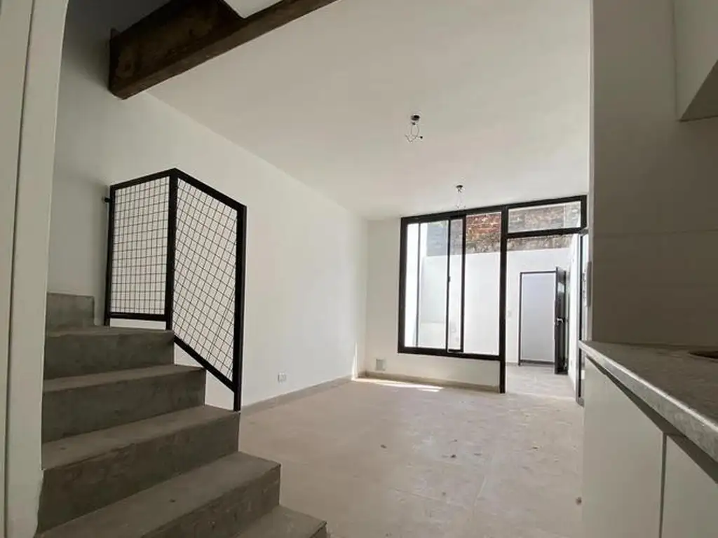 Duplex de un dormitorio con terraza y parrillero