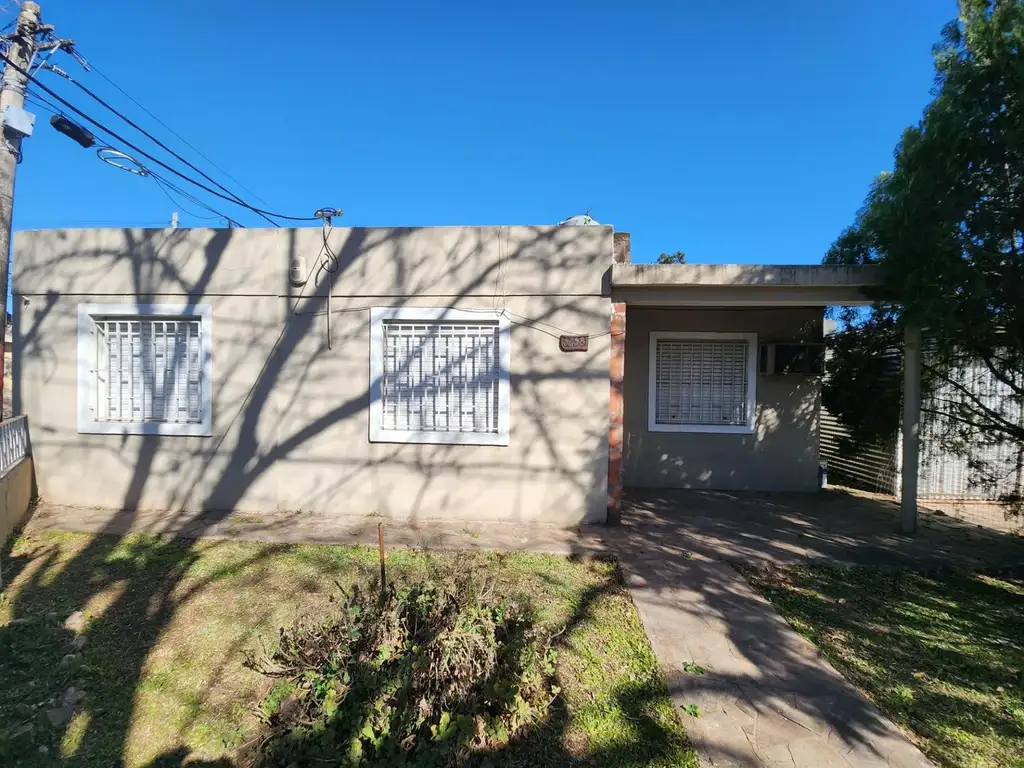 Casa dos dormitorios con amplio terreno