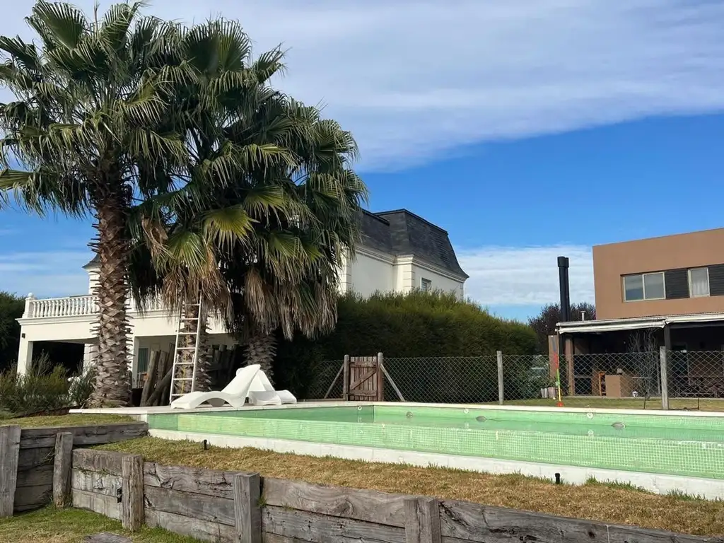 Casa en venta con pileta al agua en Bº San Benito,Villanueva