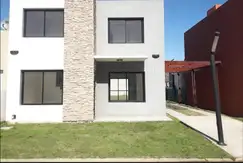 CASA MINIMALISTA DE 4 AMBIENTES EN BARRIO CERRADO HARAS FACUNDO, LELOIR-UDAONDO (3172)