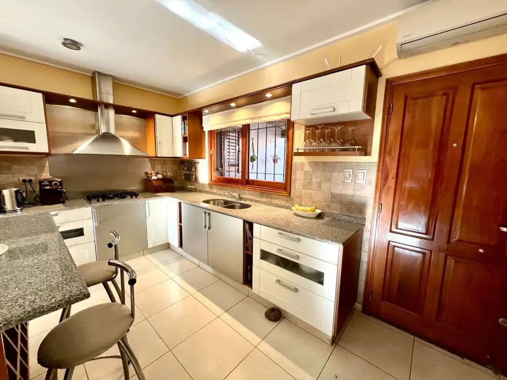 Venta casa 3 dorm pileta Marqués de Sobremonte