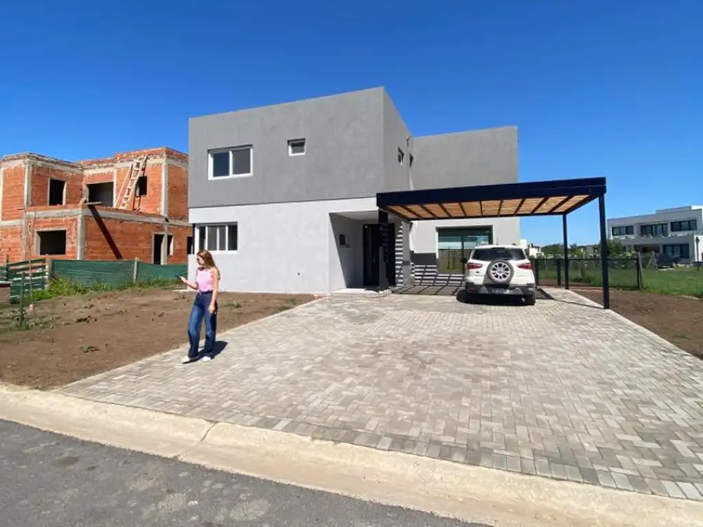 Casa al la venta en Santa Ana interna