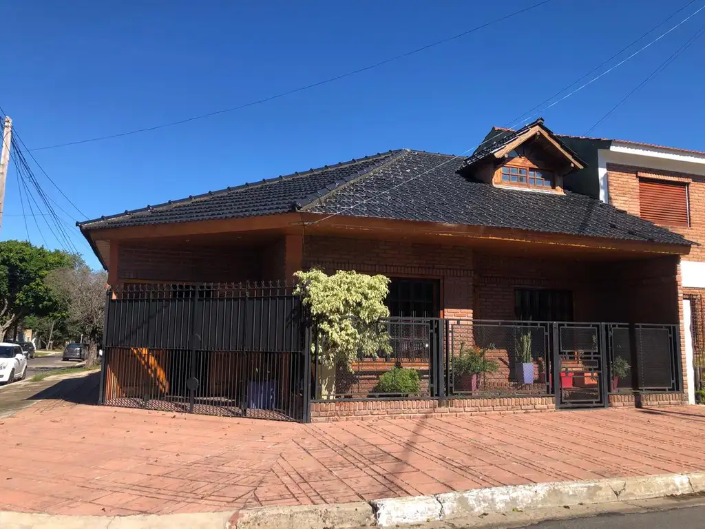 CHALET 3 AMBINETES Y DEPTO. 2 AMBIENTES. (VENTA EN BLOK)