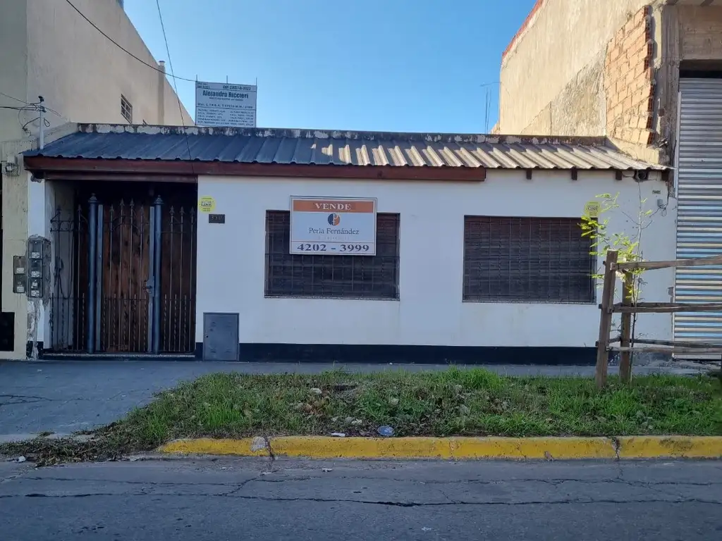 IDEAL INVERSOR! 3 PROPIEDADES EN UN LOTE- Zona NO inundable