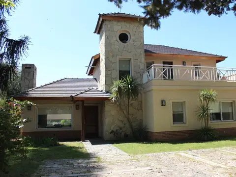 Venta , Alquiler Temporario. Casa  sobre el golf en  Golfers c.c