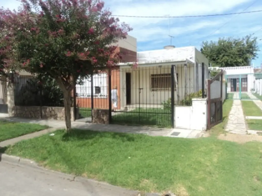 EN VENTA EN EL PALOMAR PH AL FRENTE CON COCHERA, JARDIN AL FRENTE - FICHA 6144