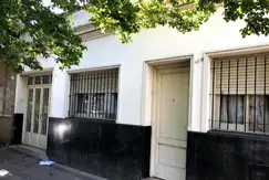 Casa en venta - 3 dormitorios 2 baños 1 cochera - 207mts2 - La Plata