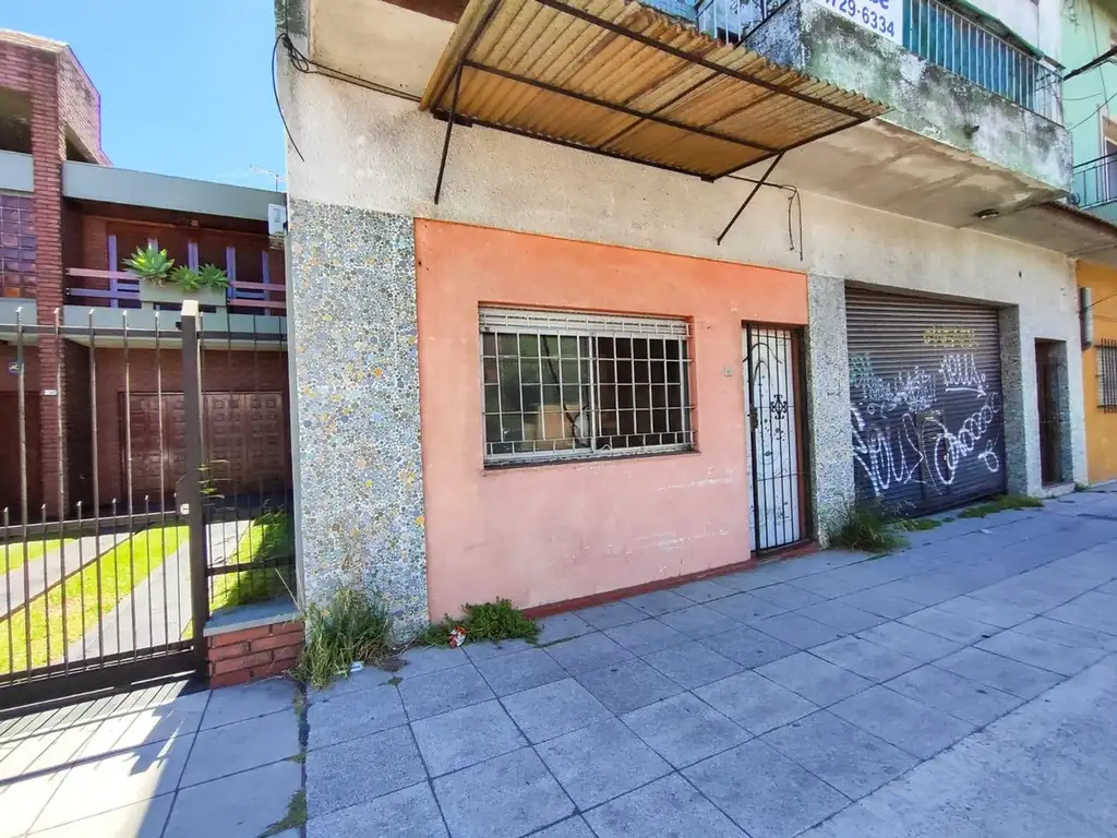 VENTA LOCAL COMERCIAL SOBRE AV. EN VILLA ADELINA