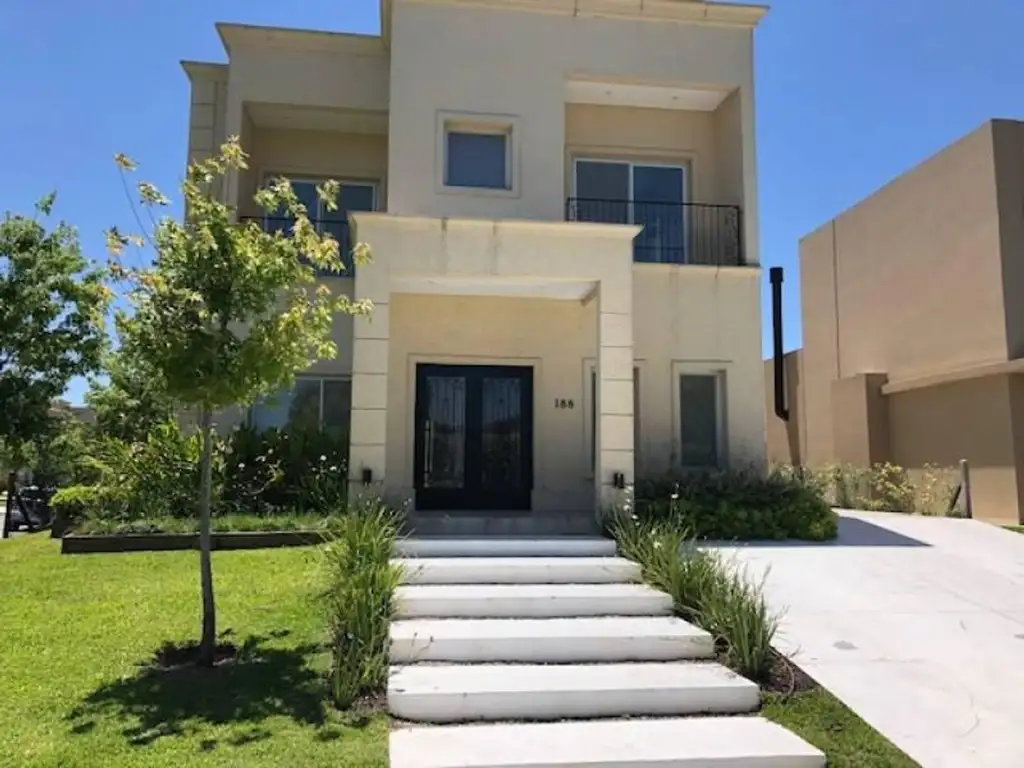 CASA EN VENTA BARRIO PRIVADO