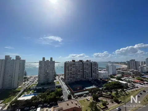 Apartamento de 3 dormitorios en Torre Imperiale - Punta del Este. Playa Brava