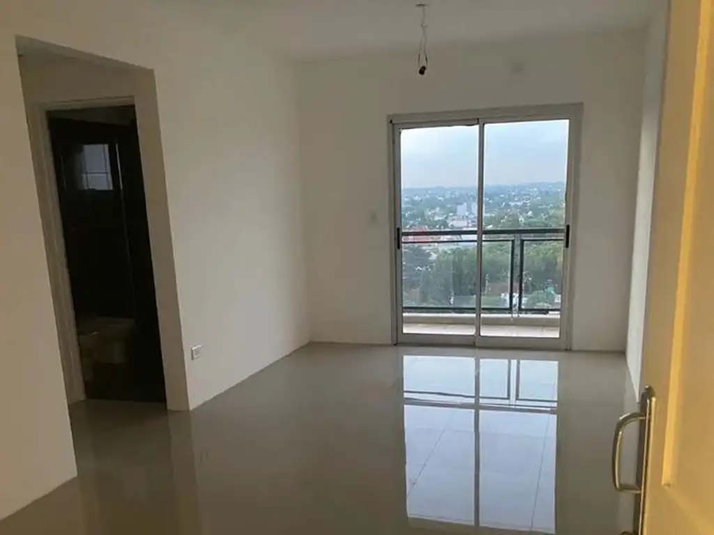 Departamento en venta - 2 dormitorios 1 baño - Cochera - 85mts2 - Florencio Varela