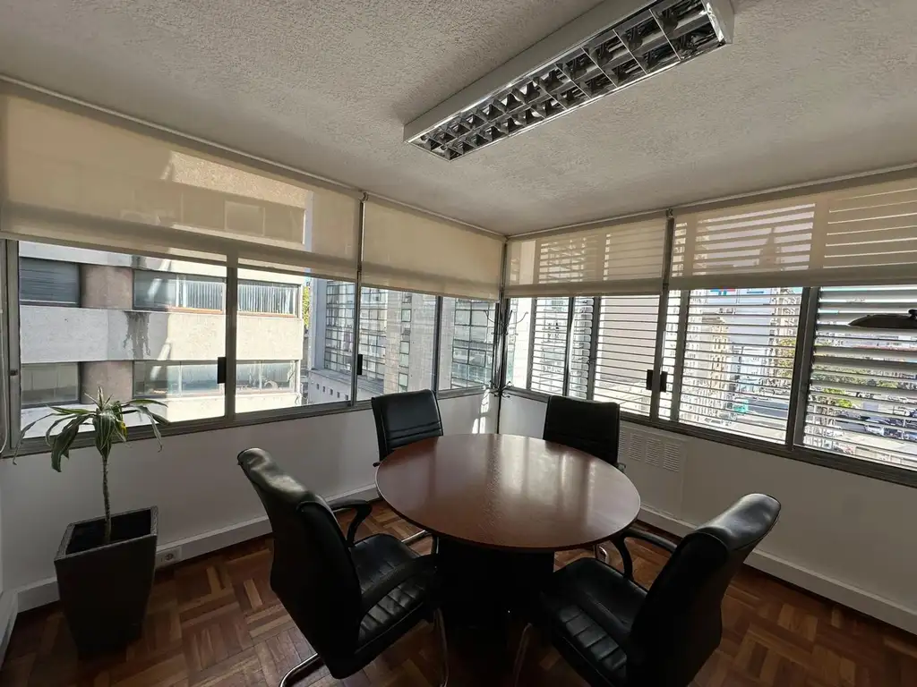 VENTA AMPLIA OFICINA 92 m2 TORRE URUGUAY CORDON