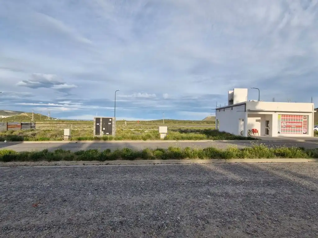 TERRENO DE 600 M2 + LOCAL SOBRE RUTA 3. RADA TILLY